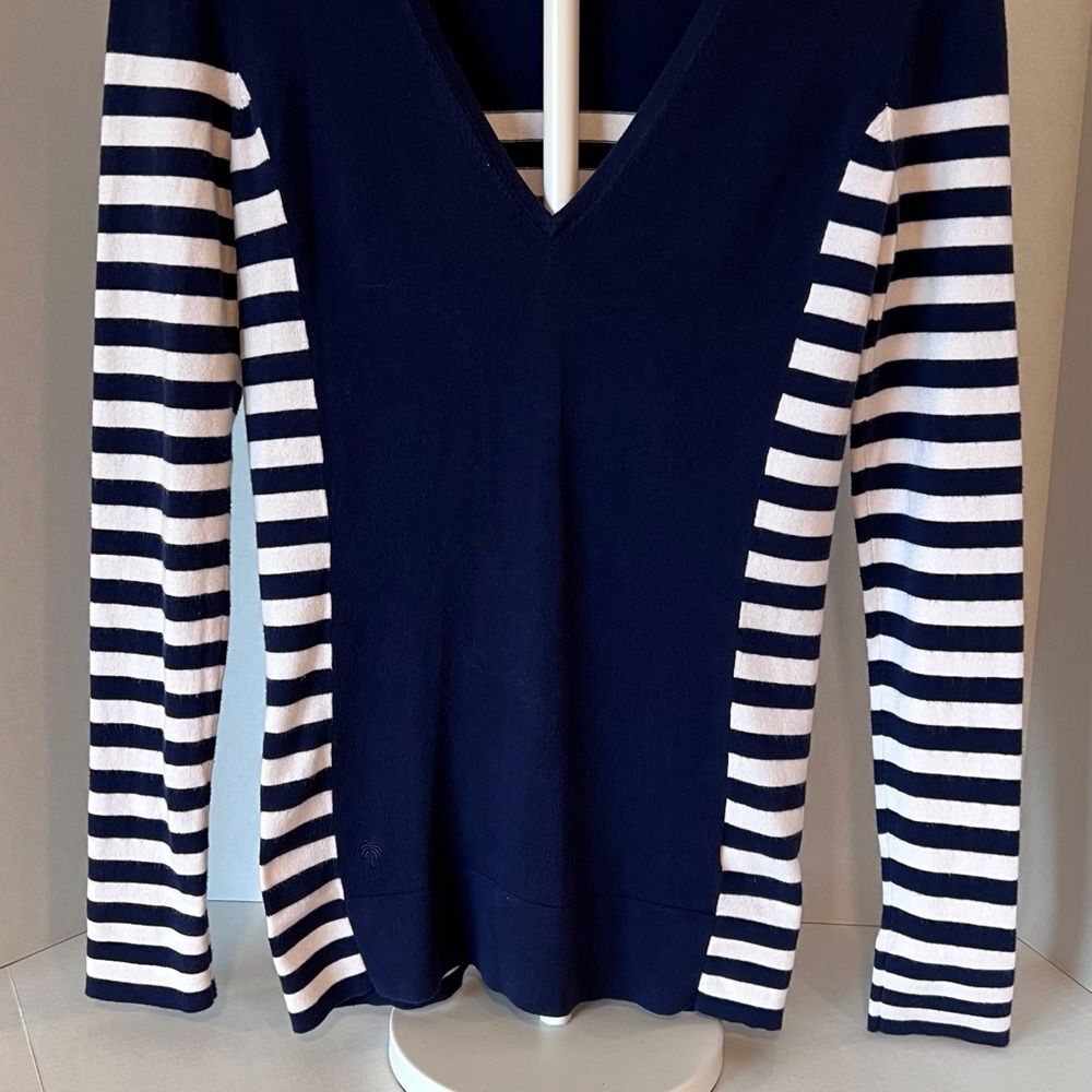 Lilly Pulitzer Navy and White V-Neck Striped Sleeve Long Sleeve Top Size S